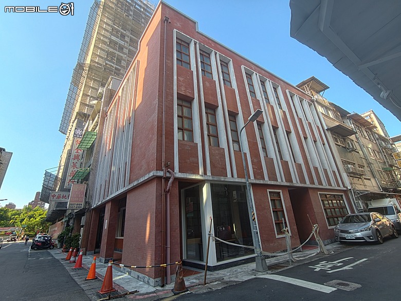 大稻埕歷史風貌特定專用區、Olympus Plaza Taipei、永樂町派出所、十連棟、大稻埕辜宅、福生堂醫院，順便品嚐昭和浪漫洗濯屋的烤糰子與甜點冰品 — 2026初夏之大稻埕散策 北段 — 民生西路以北至民權西路大橋頭站之間