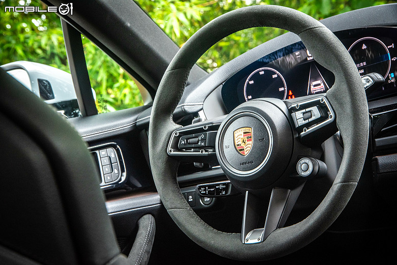 Porsche Panamera 4S E-Hybrid 試駕｜不張揚的快，更顯從容！