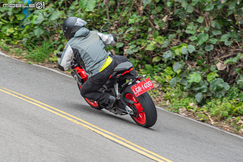 點我看大圖 Aprilia Tuono 660 試駕報告|手握燥熱戰鬥純血,電控帶來千變萬化!