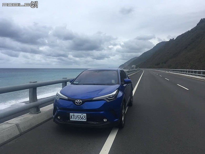 再見了，我的小藍：一部 Toyota C-HR 與我們家的九年時光