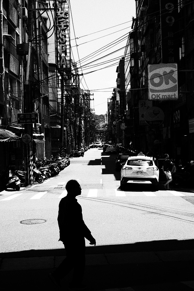 RICOH GR IV Monochrome 評測報告｜以純粹光影、譜寫口袋裡的黑白詩篇！