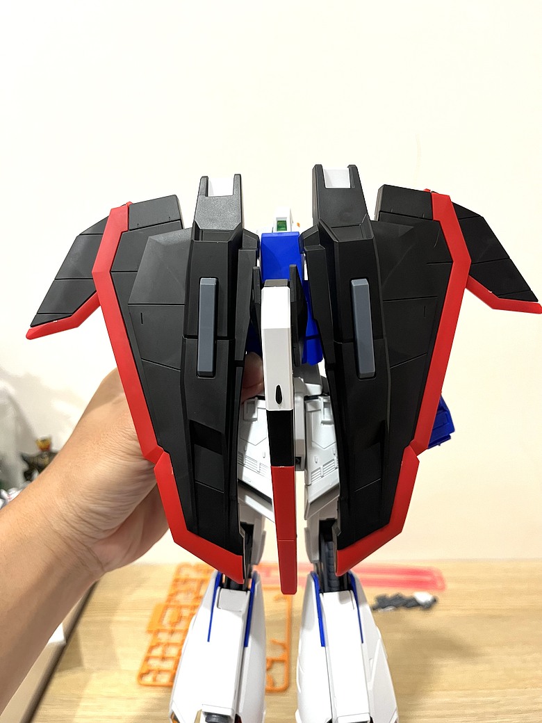 點我看大圖 【陸模開箱】爆閃1/72 ZETA Z鋼彈|超大尺寸超便宜售價,組裝後真實心得