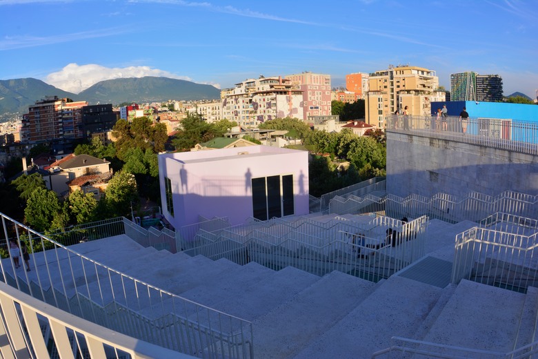 阿爾巴尼亞🇦🇱第一天 - 首都地拉那美食現代建築之旅