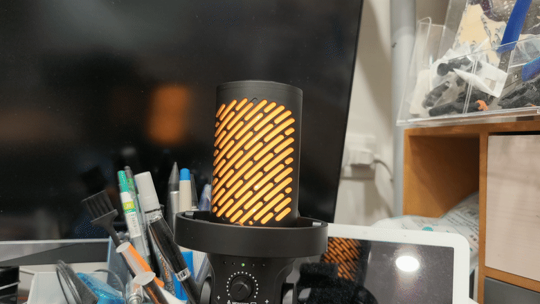 開箱｜FANTECH MCX04 USB 電容式 RGB 麥克風 - 入門到中階玩家需求一次到位，2 千內有找的電腦麥克風！