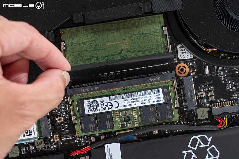 GIGABYTE AORUS MASTER 16 AM6J｜今年最超值 16 吋 RTX 5090 電競機皇？
