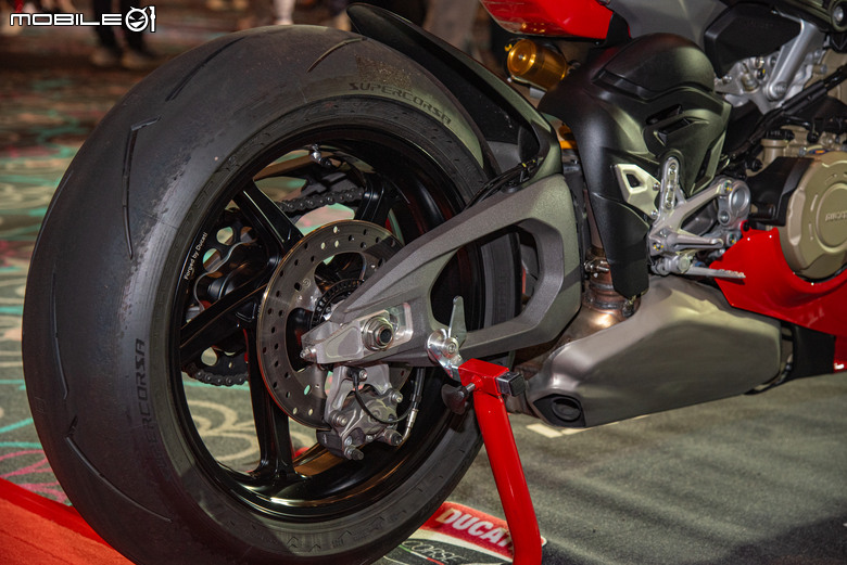點我看大圖 DUCATI Panigale V4 S、Streetfighter V4 S國內正式發表!最新最強賽道科技開價196.8萬、158.8萬起!同場加映三色版、Lamborghini聯名版