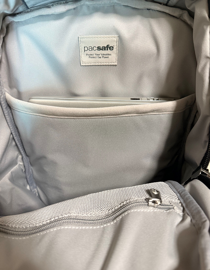 ~~開箱~~ Pacsafe 防盜海龜背包EXP 28L