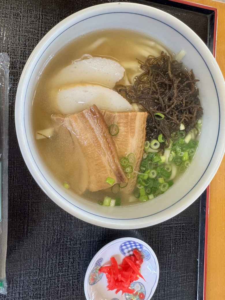 沖繩自由行 DAY2|古宇利大橋絕美海景、美國村夕陽、名護魚食堂,沖繩北部一日自駕攻略!