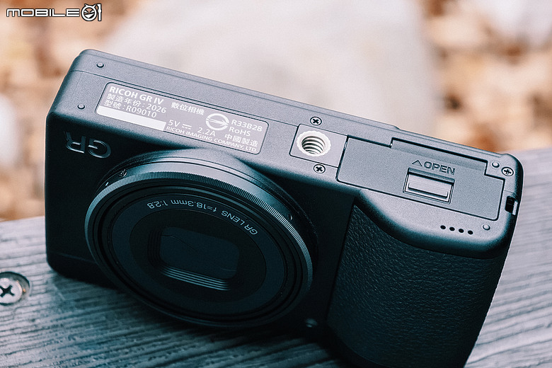 RICOH GR IV Monochrome 評測報告｜以純粹光影、譜寫口袋裡的黑白詩篇！