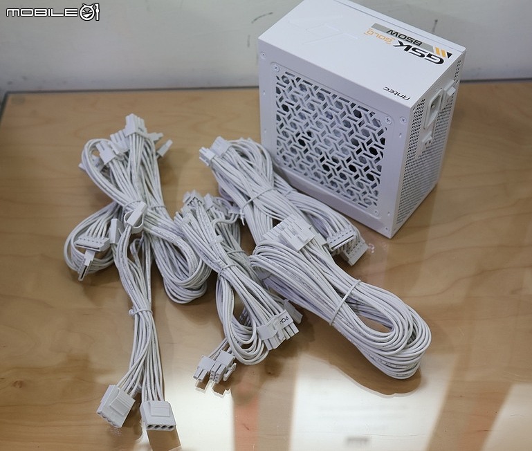 安鈦克 Antec GSK Gold V2 平價全白壓紋線 850W
