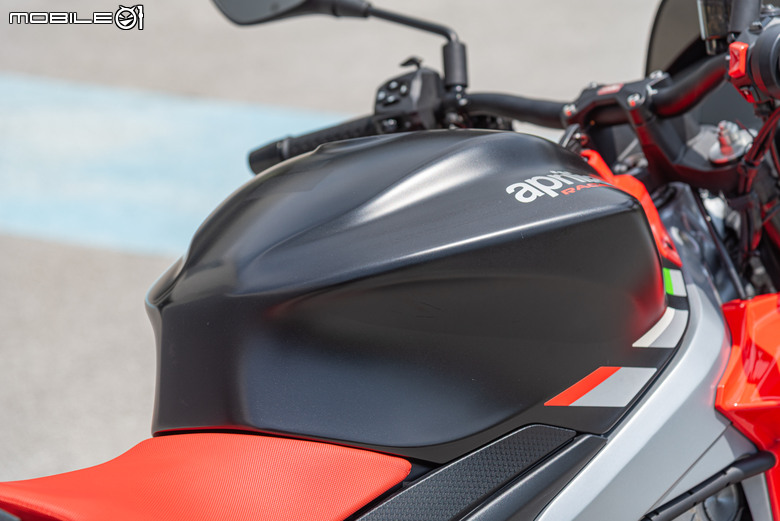 點我看大圖 Aprilia Tuono 660 試駕報告|手握燥熱戰鬥純血,電控帶來千變萬化!