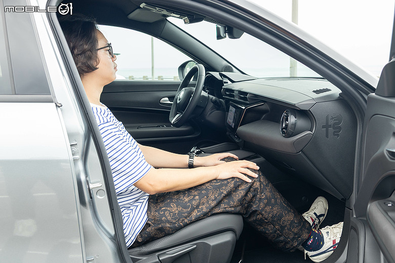 Alfa Romeo Junior Ibrida 試駕｜風格獨具、外型亮眼的義式精品小休旅！