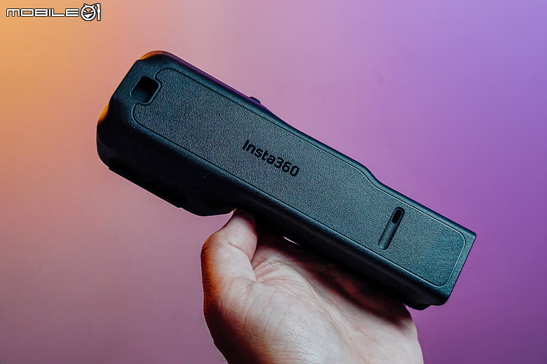 Insta360 Luna Ultra 評測報告|徠卡雙鏡頭加持、分離式螢幕開創 Vlog 新玩法!