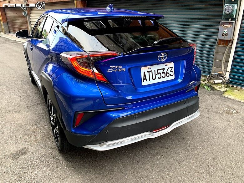 再見了，我的小藍：一部 Toyota C-HR 與我們家的九年時光