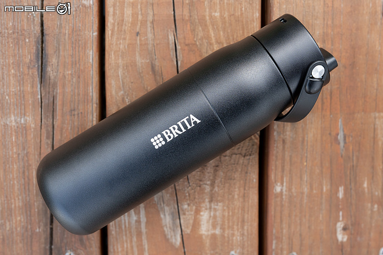 BRITA LARQ iQ 探索智能淨水保冰杯開箱｜UV-C 殺菌、智慧追蹤飲水紀錄、濾水保冰一次到位