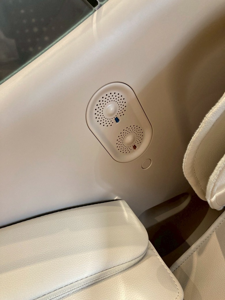 頂級SPA搬回家!OSIM AI 5感養身椅居家開箱--功能規格+長輩實際體驗全紀錄
