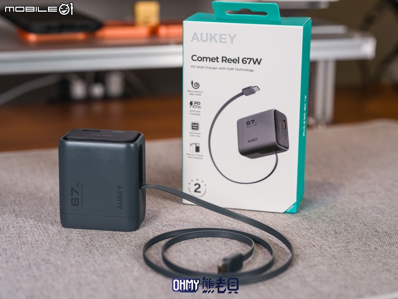 終結出門忘帶線材 AUKEY C12 氮化鎵自帶線筆電、手機快充充電器 67W