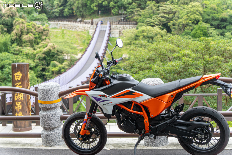KTM 390 SMC R 試駕｜街車以上，滑胎以下
