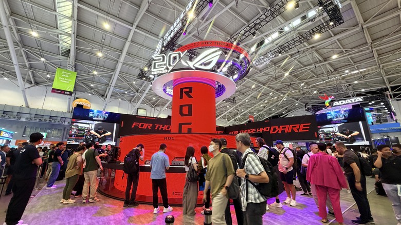 【COMPUTEX 2026 -ROG攤位體驗-電競周邊 】ROG 20 週年 Edition 20:透明黑金之下,玩家信仰的工藝展演