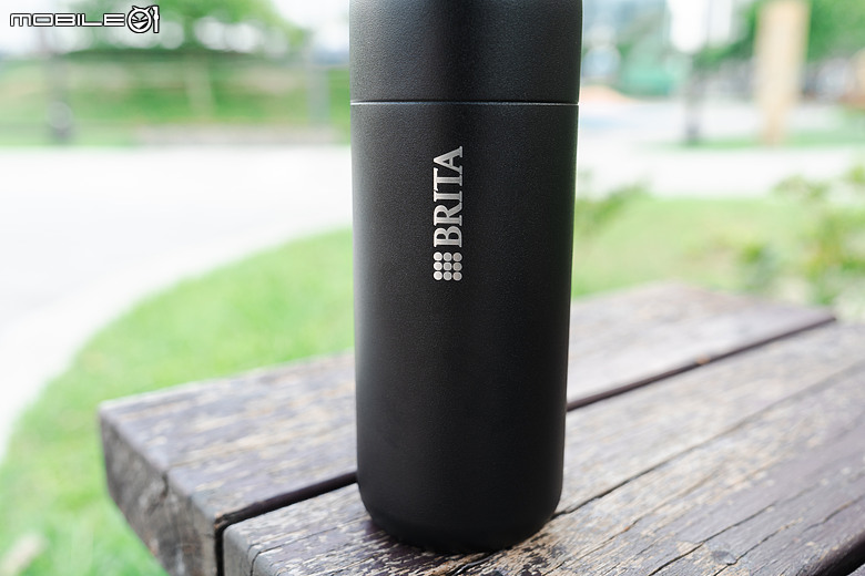 BRITA LARQ iQ 探索智能淨水保冰杯開箱｜UV-C 殺菌、智慧追蹤飲水紀錄、濾水保冰一次到位