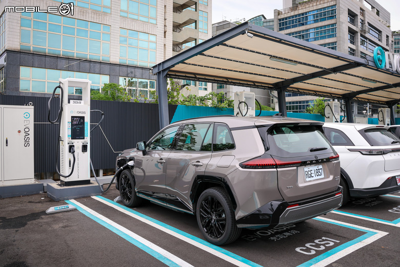 Toyota RAV4 PHEV 試駕｜可純電每日通勤、還具備6秒內加速破百的實力！