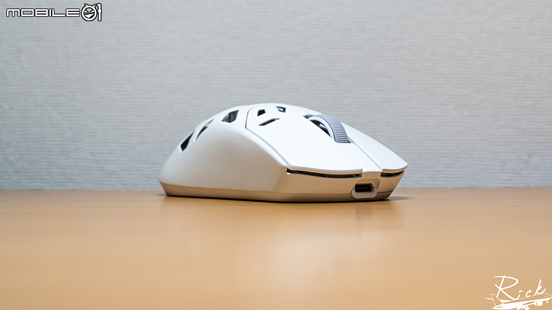 【開箱】賊船鎂合金滑鼠與首款玻璃墊 | CORSAIR SABRE v2 PRO WIRELESS MG WHITE & MM GLASS LARGE