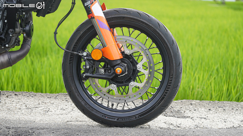 KTM 390 SMC R 試駕｜街車以上，滑胎以下