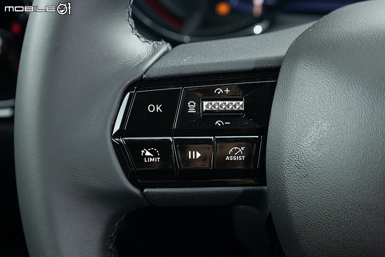 Alfa Romeo Junior Ibrida 試駕｜風格獨具、外型亮眼的義式精品小休旅！