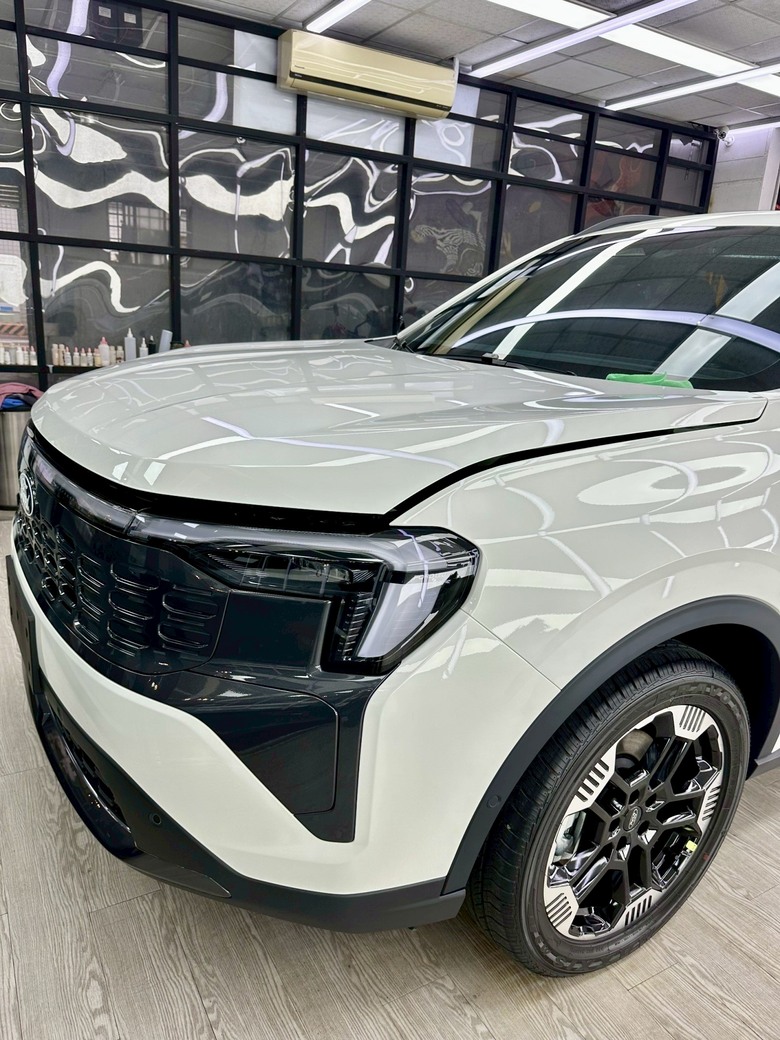 【心得】白車人的崩潰!姊姊的 Ford TERRITORY 被雨水毀容...台南手工拋光+陶瓷鍍膜初體驗