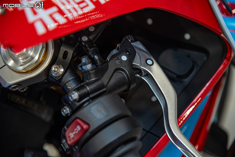 張雪機車 ZXMOTO 820RR實車開箱｜來自中國的三缸戰鬥機！WSBK SSP賽事當紅炸子雞！