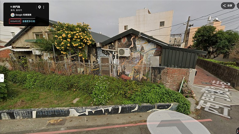 Google 街景服務同一個位置的街景大馬路與巷道似乎沒有同時更新