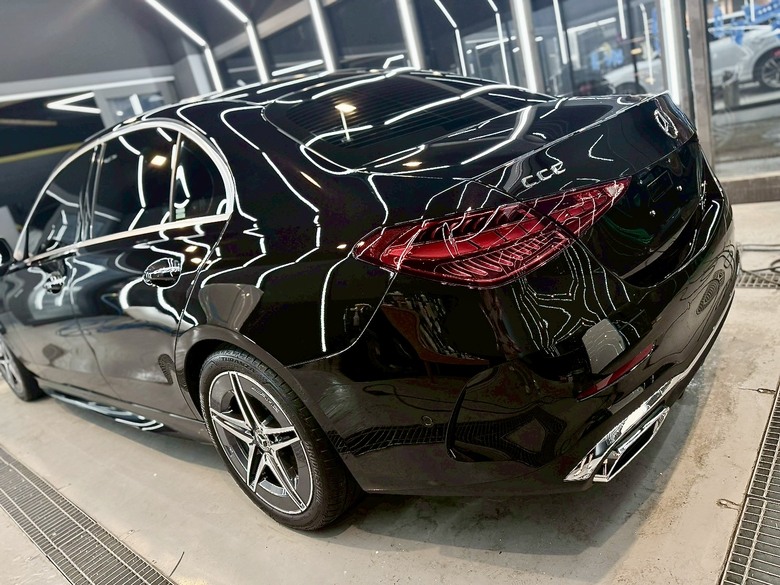 嘉義汽車美容分享｜賓士無塵室完工實拍，全車細節反射光條無一妥協