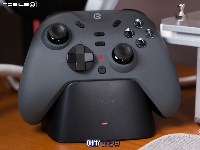 雙按鈕配置、多平台通用 Bteam Specter 沛影 無線遊戲手把