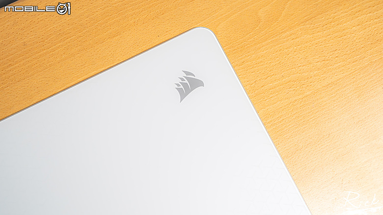 【開箱】賊船鎂合金滑鼠與首款玻璃墊 | CORSAIR SABRE v2 PRO WIRELESS MG WHITE & MM GLASS LARGE