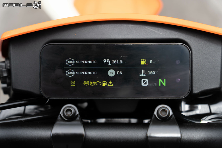 KTM 390 SMC R 試駕｜街車以上，滑胎以下