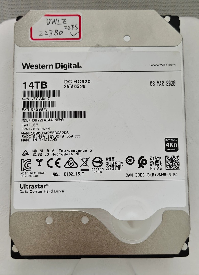 [開箱] 閒魚硬碟1t0 hc620 + 佰元nas飛牛x86