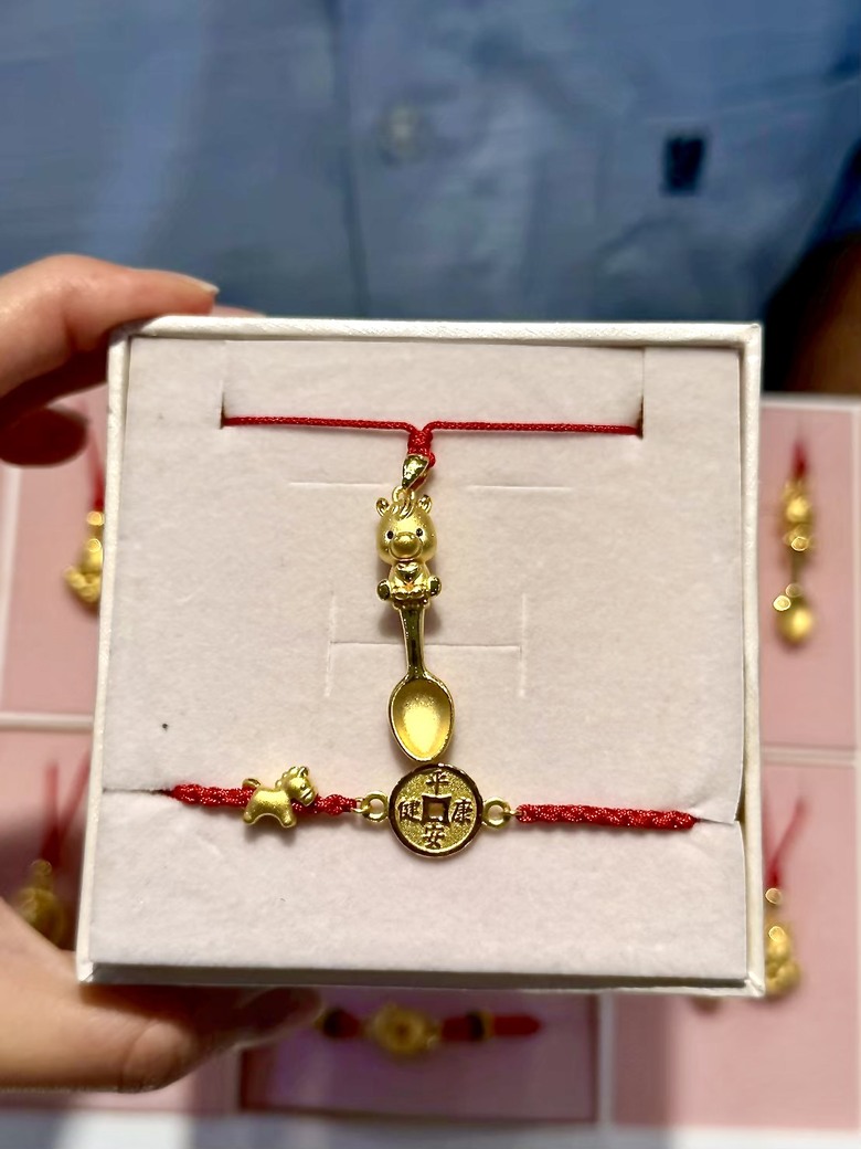 台南金飾推薦|J'code真愛密碼生肖金牌+刻字款,彌月禮不踩雷首選