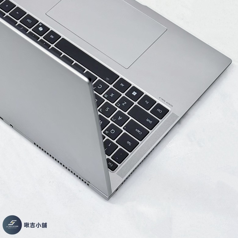 點我看大圖 榮耀這次是不是偷偷升級了?開箱|MagicBook Pro 16 輕薄本 (附開箱影片)