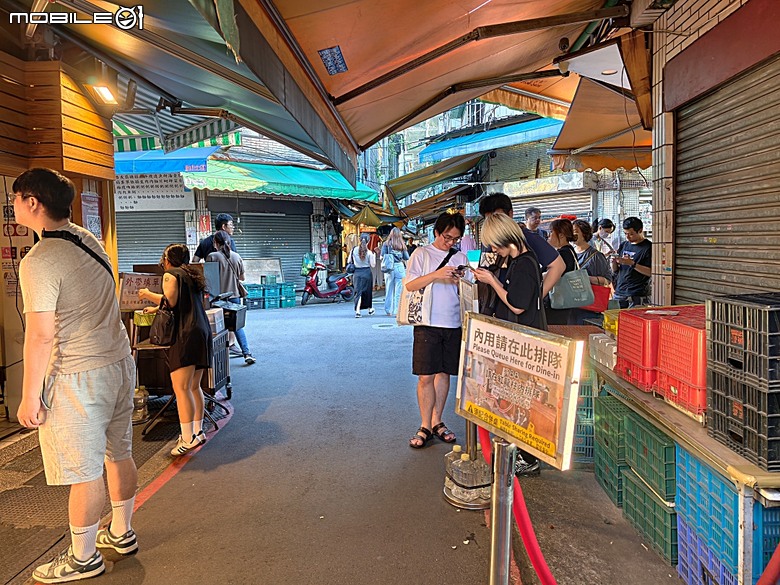 新芳春行、波麗路餐廳、黑美人大酒家、大千百貨、渭水驛站，還有美味吐司PILLO Bakery & café及好吃的大稻埕魯肉飯 — 2026初夏之大稻埕散策 東段 — 延平北路二段兩側及東側