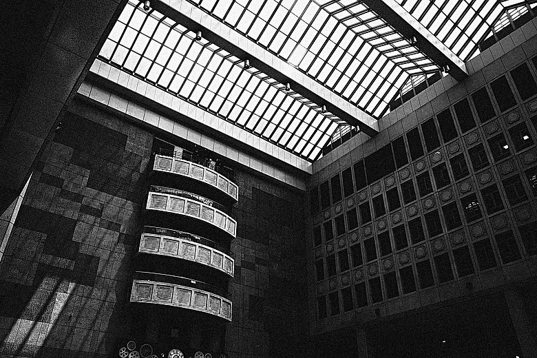 RICOH GR IV Monochrome 評測報告｜以純粹光影、譜寫口袋裡的黑白詩篇！