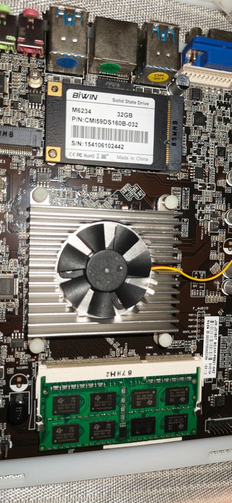 [開箱] 閒魚硬碟1t0 hc620 + 佰元nas飛牛x86