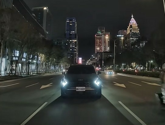 科技執法與後座小惡魔的終極剋星！二寶媽「快譯通 S91A 三鏡頭行車紀錄器」深度開箱與實測
