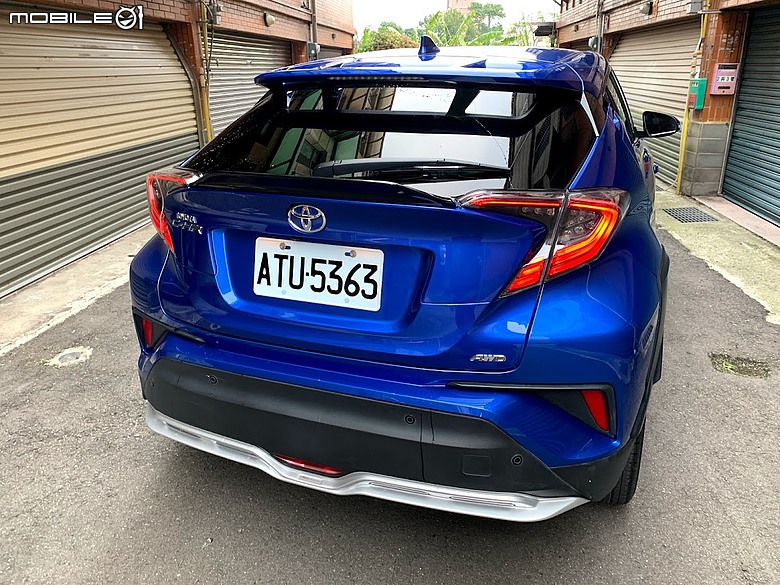 再見了，我的小藍：一部 Toyota C-HR 與我們家的九年時光