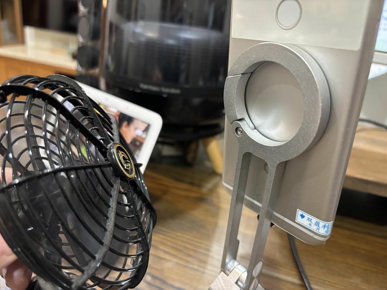 涼夏改裝,沒想元祖大同電扇可以變成手機充電座!