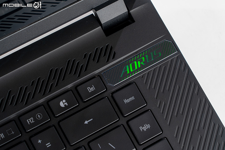 GIGABYTE AORUS MASTER 16 AM6J｜今年最超值 16 吋 RTX 5090 電競機皇？