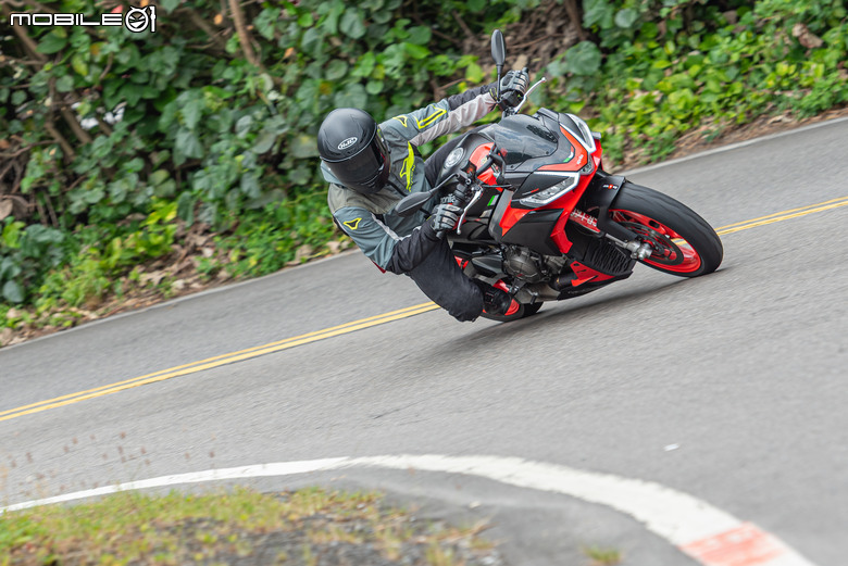 點我看大圖 Aprilia Tuono 660 試駕報告|手握燥熱戰鬥純血,電控帶來千變萬化!