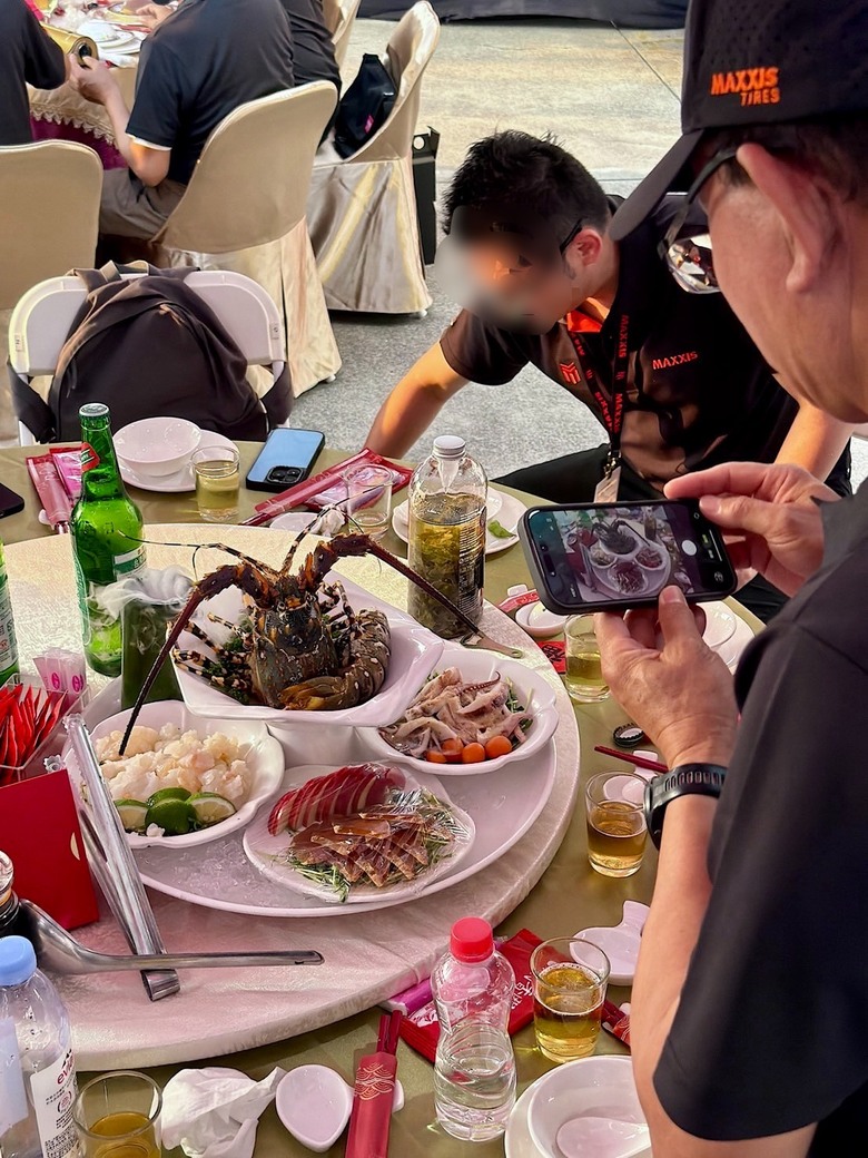 【食記】見識到南部辦桌的實力!大廠發表會指定高屏外燴,現場現烤龍蝦、老酒海大蝦氣勢有狂!