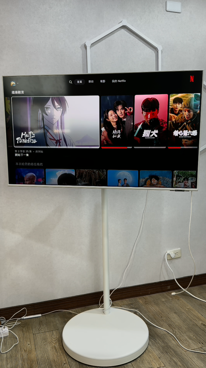 點我看大圖 【開箱|心得】4K智慧聯網,移動式螢幕除了看影片還可以打手遊?|Samsung S43FM703UC