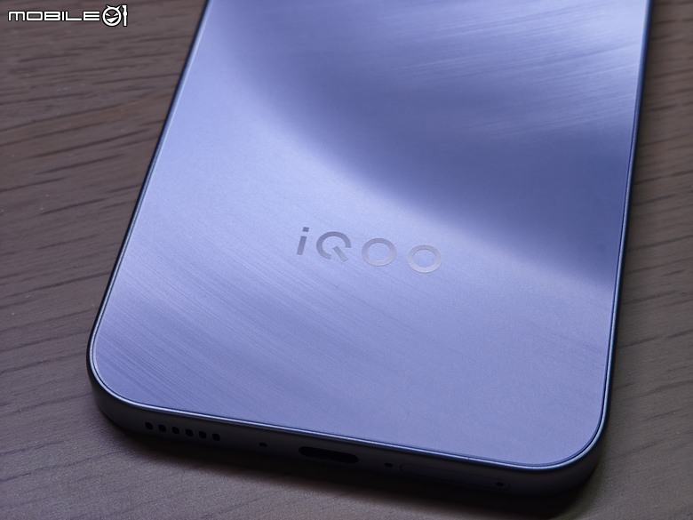 點我看大圖 電量焦慮可以退場了?iQOO Z11 開箱:9020mAh、144Hz 與全天候電力怪獸