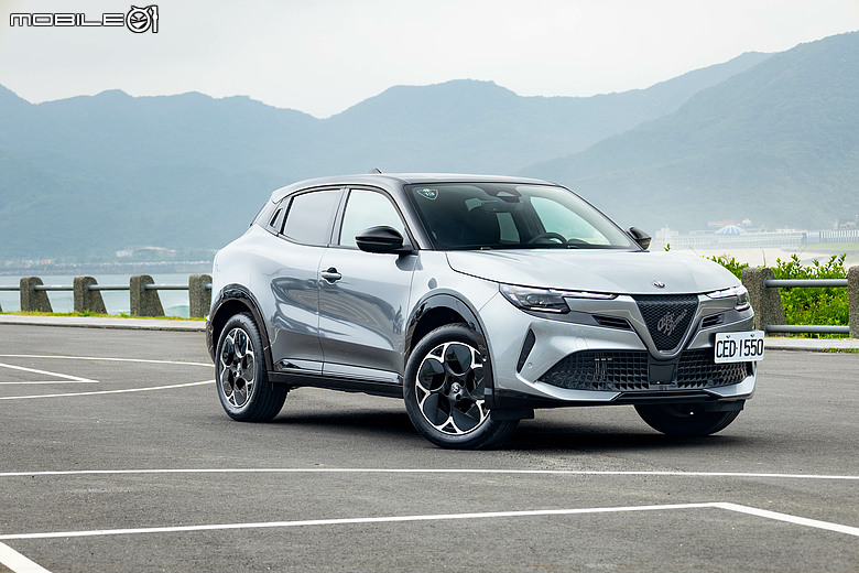 Alfa Romeo Junior Ibrida 試駕｜風格獨具、外型亮眼的義式精品小休旅！